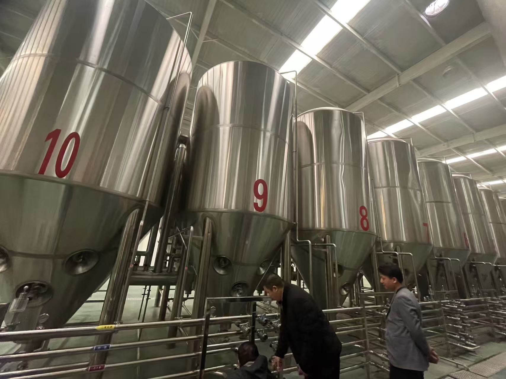 朝阳精酿啤酒设备厂—平面布置、设备设计、制造、调试、培训等一条龙服务